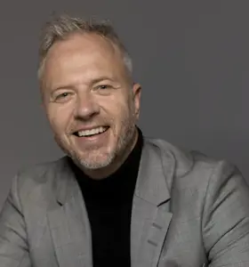 Olof Röhlander - Olof Röhlander, en prisbelönt föreläsare och författare, erbjuder inspirerande föreläsningar om hur man överträffar sina mål genom mental träning och positiv attityd.