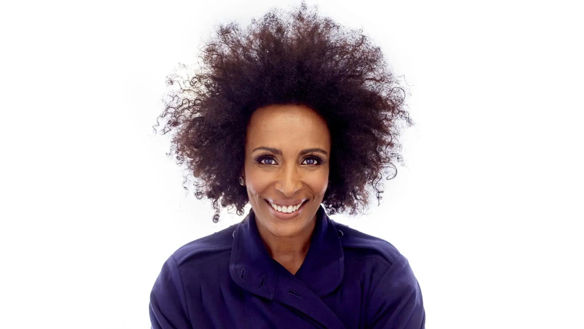 Marika Carlsson - <p>Marika Carlsson, prisbelönt komiker och föreläsare, blandar humor och allvar för att diskutera fördomar, hälsa och personlig utveckling.</p>