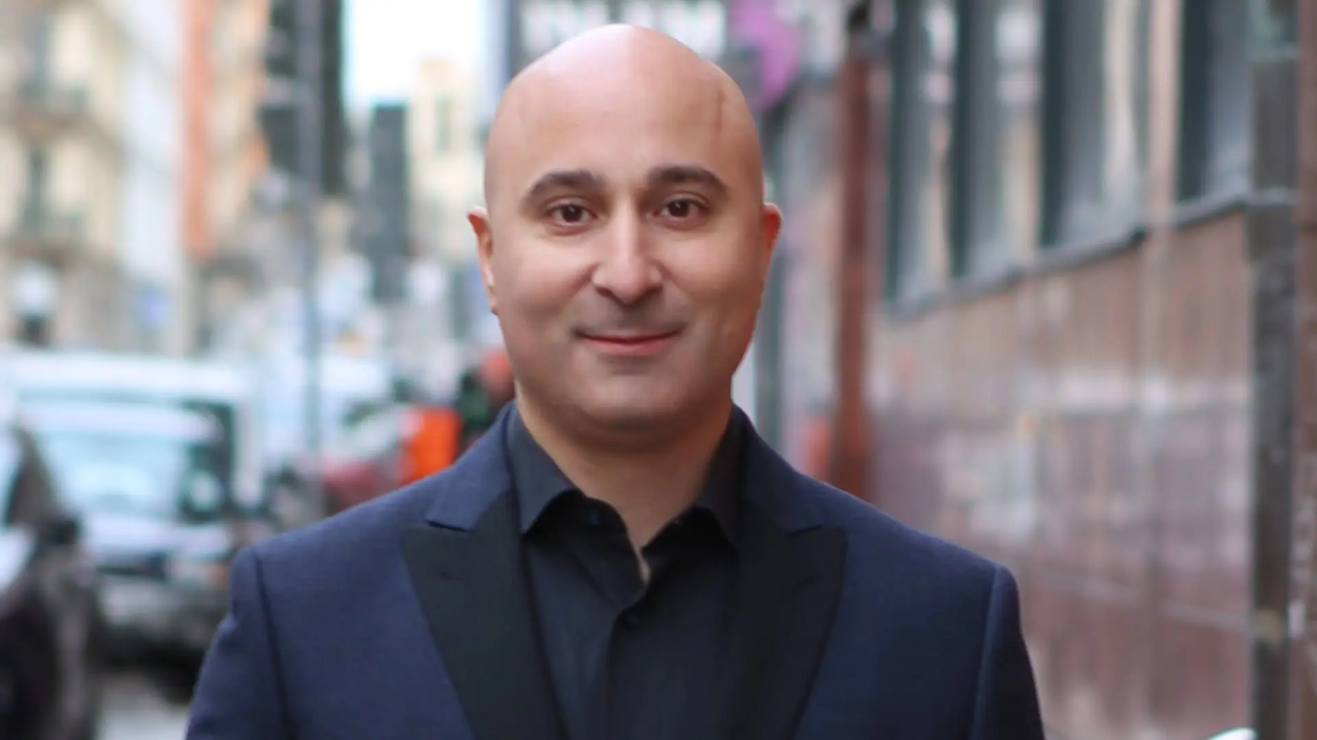 Dan Hasson - <p>Dan Hasson, stressforskare och hälsoexpert, erbjuder inspirerande föreläsningar om stresshantering och välbefinnande baserade på gedigen vetenskap.</p>