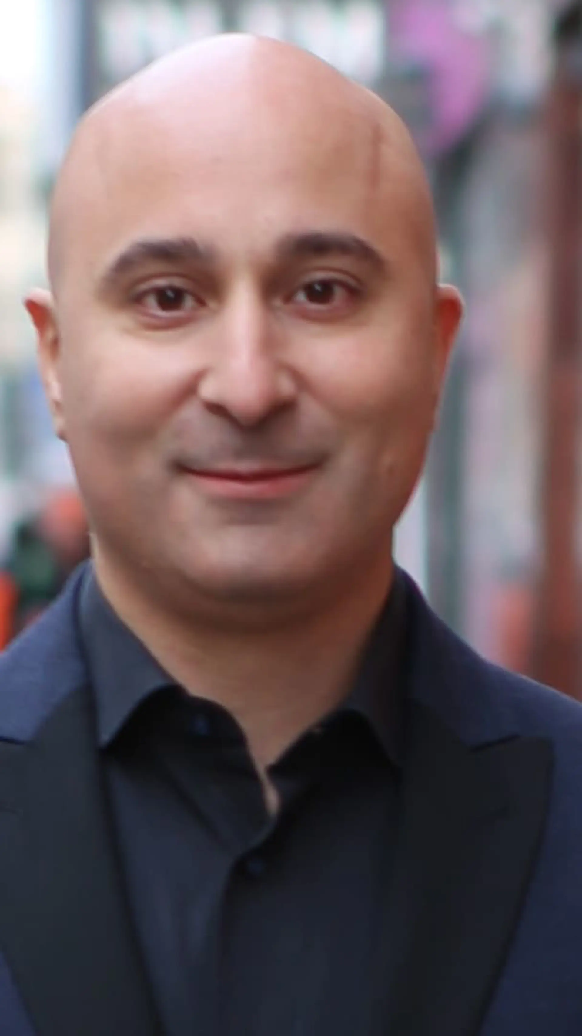 Dan Hasson - <p>Dan Hasson, stressforskare och hälsoexpert, erbjuder inspirerande föreläsningar om stresshantering och välbefinnande baserade på gedigen vetenskap.</p>