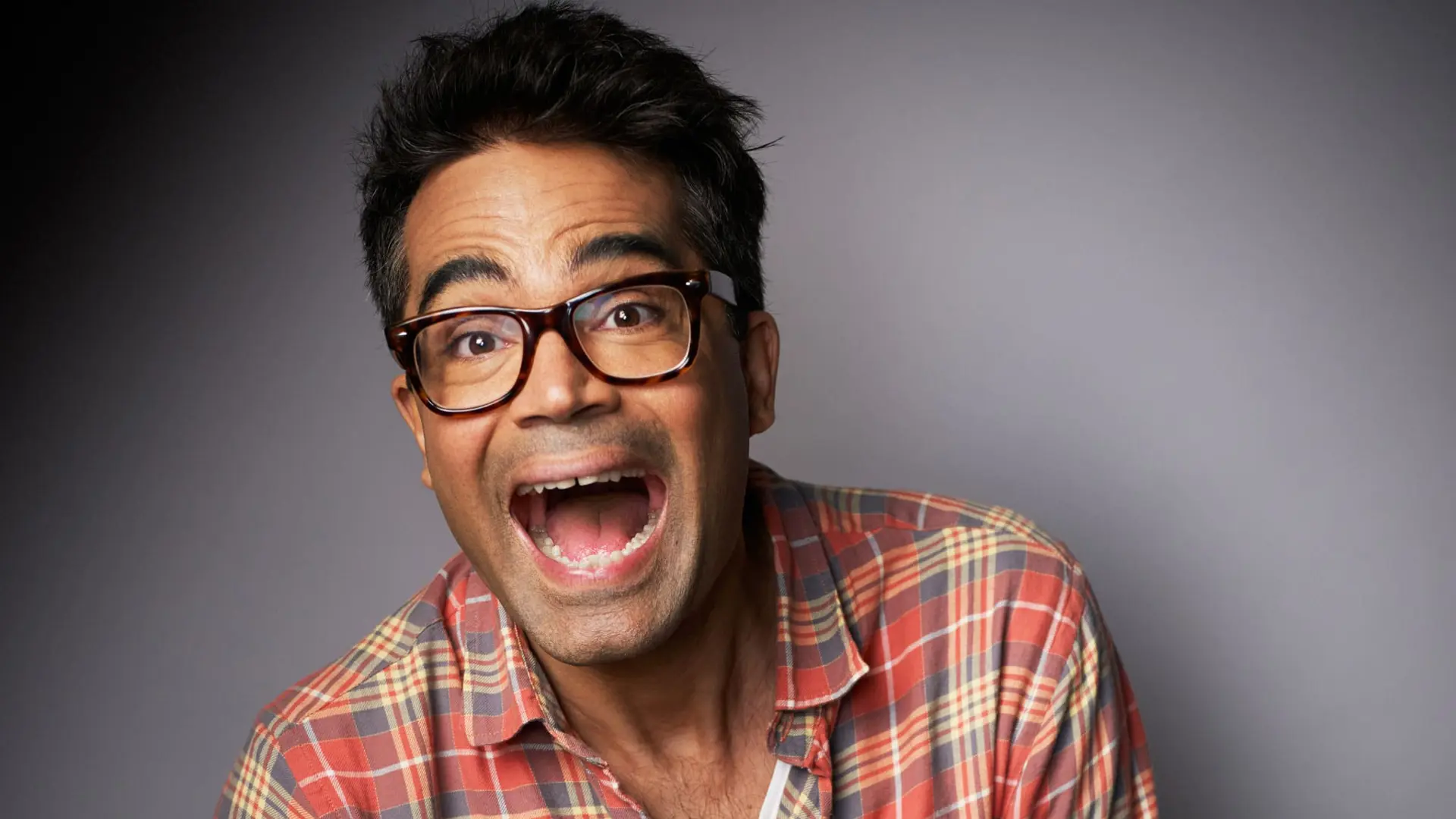 David Batra - <p>David Batra är en av Sveriges mest kända komiker, med över 1 000 framträdanden. Han föreläser om hur humor kan användas för effektiv kommunikation.</p>