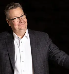PG Wettsjö - PG Wettsjö är en prisbelönt föreläsare och expert inom kommunikation, motivation och försäljning. Med över 3500 föreläsningar engagerar han med humor och praktiska exempel.