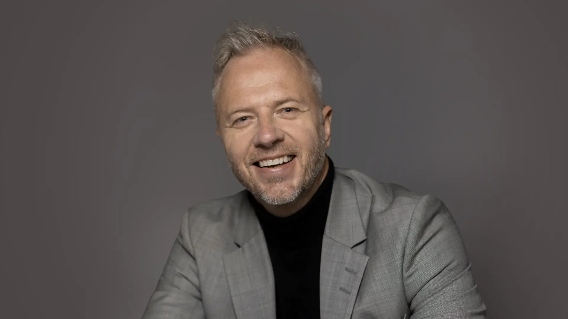 Olof Röhlander - <p>Olof Röhlander, en prisbelönt föreläsare och författare, erbjuder inspirerande föreläsningar om hur man överträffar sina mål genom mental träning och positiv attityd.</p>