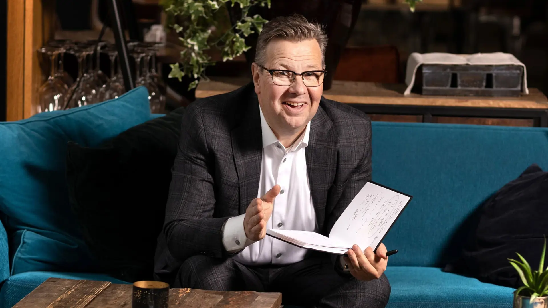 PG Wettsjö - <p>PG Wettsjö är en prisbelönt föreläsare och expert inom kommunikation, motivation och försäljning. Med över 3500 föreläsningar engagerar han med humor och praktiska exempel.</p>