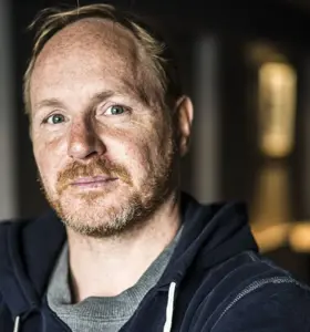 Morgan Alling - Morgan Alling är skådespelare och föreläsare, som med humor och allvar talar om konflikthantering, mobbning och hur man övervinner negativa erfarenheter.