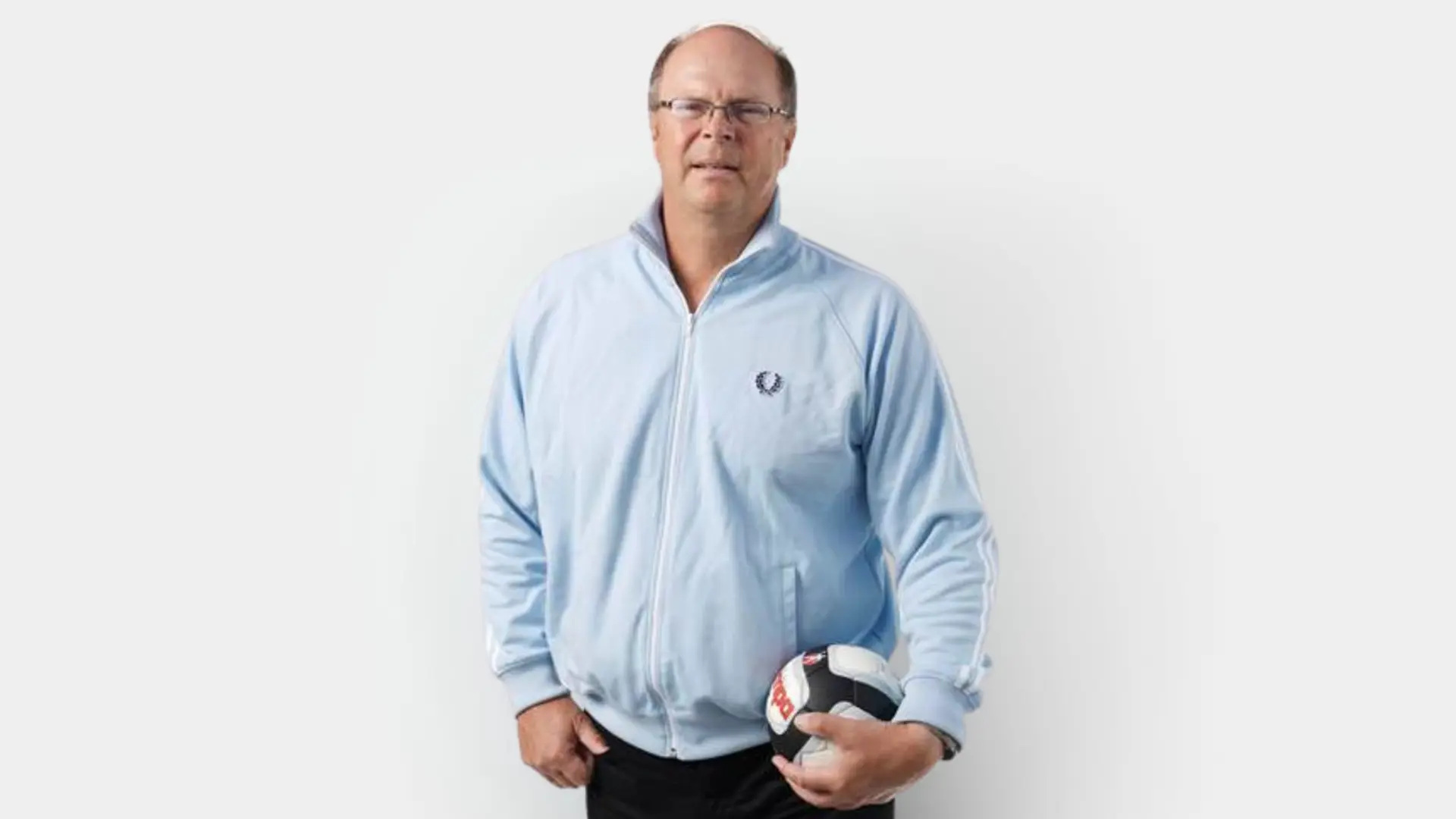 Claes Hellgren - <p>Claes Hellgren, handbollsexpert och elitcoach, föreläser om hur man skapar starka, samarbetsinriktade team med gemensamma mål.</p>