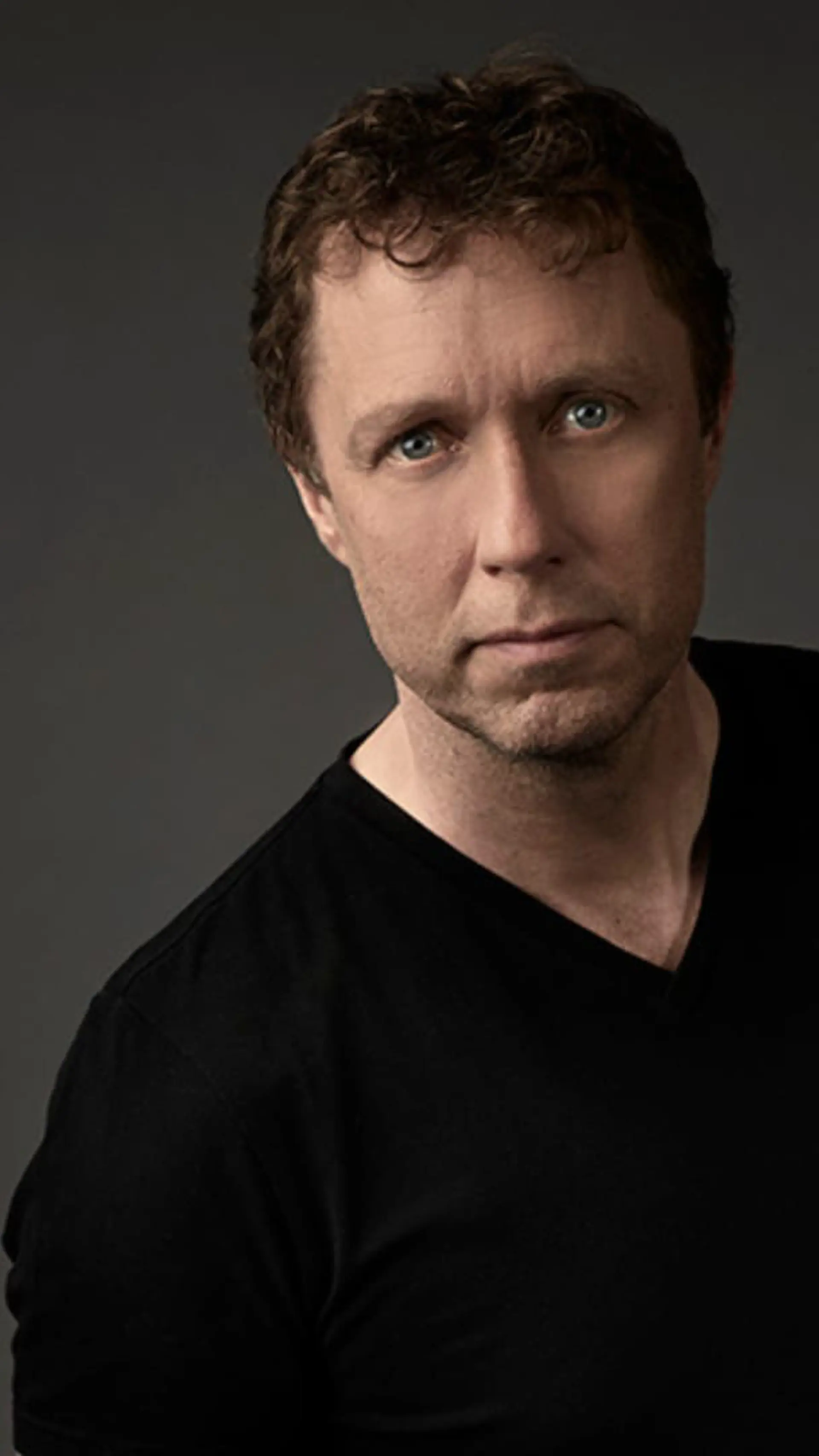 Klas Hallberg - <p>Klas Hallberg är en prisbelönt föreläsare och författare som kombinerar humor och allvar för att leverera kraftfulla budskap om ledarskap, kundrelationer och förändring.</p>