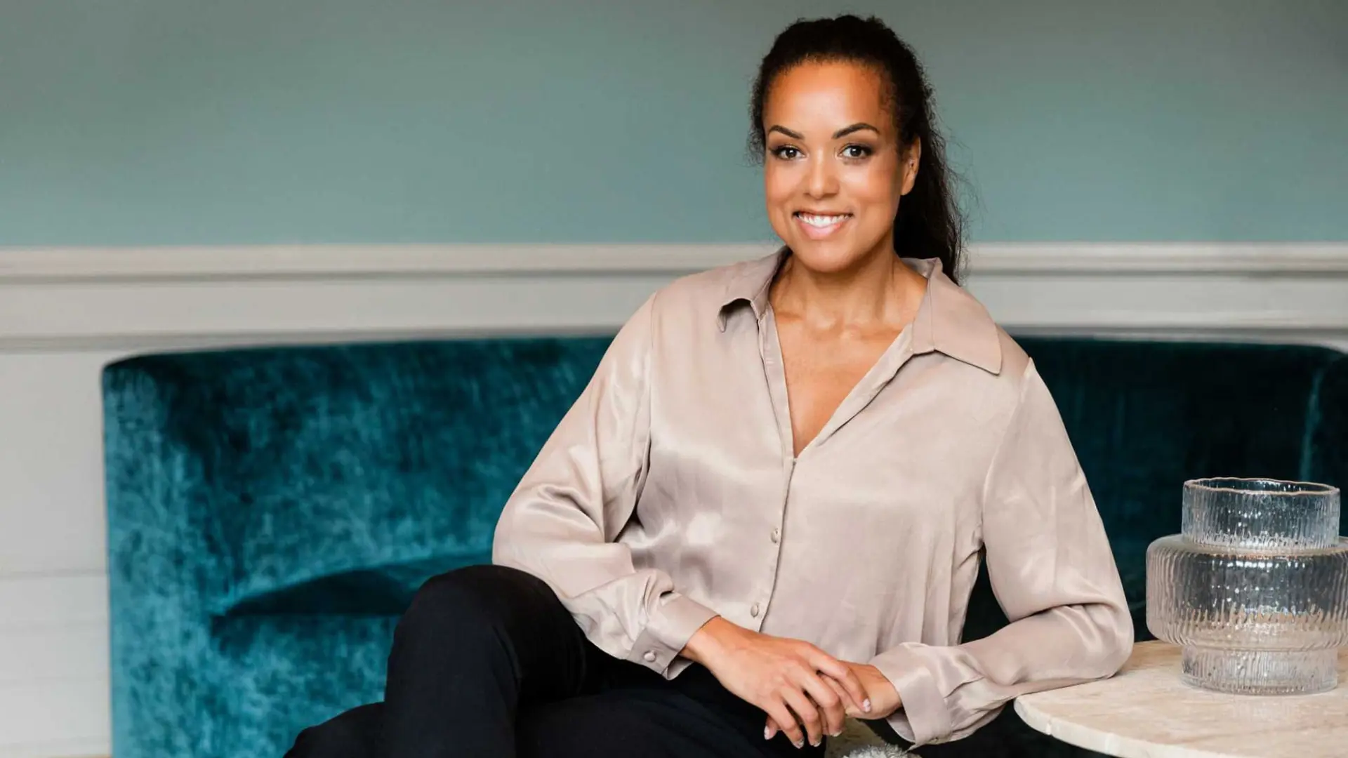 Elaine Eksvärd - <p>Elaine Eksvärd är en retorikexpert och föreläsare som hjälper företag och individer att förbättra sin kommunikation och sitt ledarskap med moderna verktyg.</p>