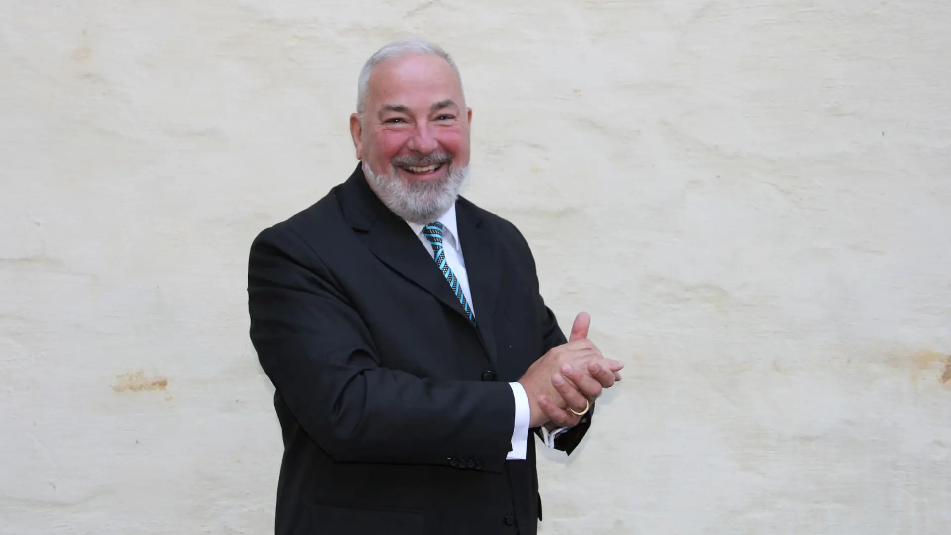 Colin Moon - <p>Colin Moon, expert på interkulturell kommunikation, föreläser om kulturkrockar, affärskommunikation och hur man skapar bättre samarbeten över nationsgränser.</p>