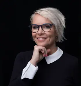 Mia Törnblom - Mia Törnblom är en av Sveriges ledande föreläsare inom självledarskap och personlig utveckling. Hon inspirerar med sin positiva energi och praktiska råd.